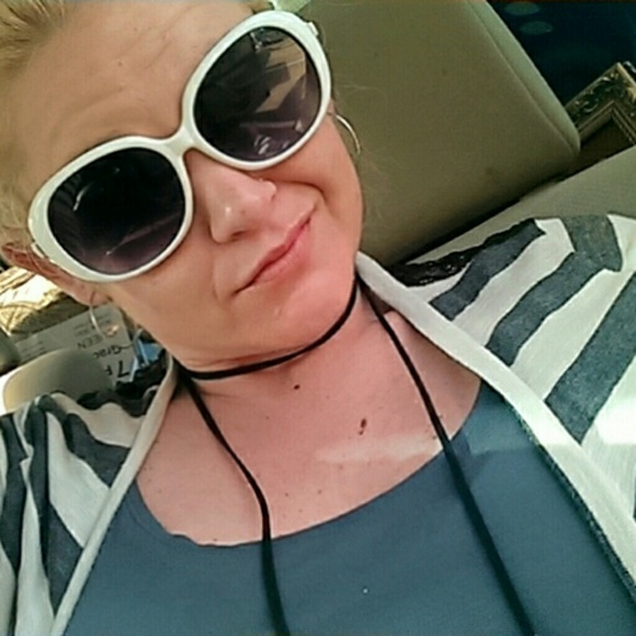 Meet your Posher, Amanda - Picture 4 of 5