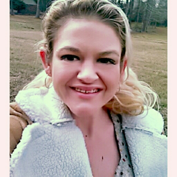 Meet your Posher, Amanda - Picture 5 of 5