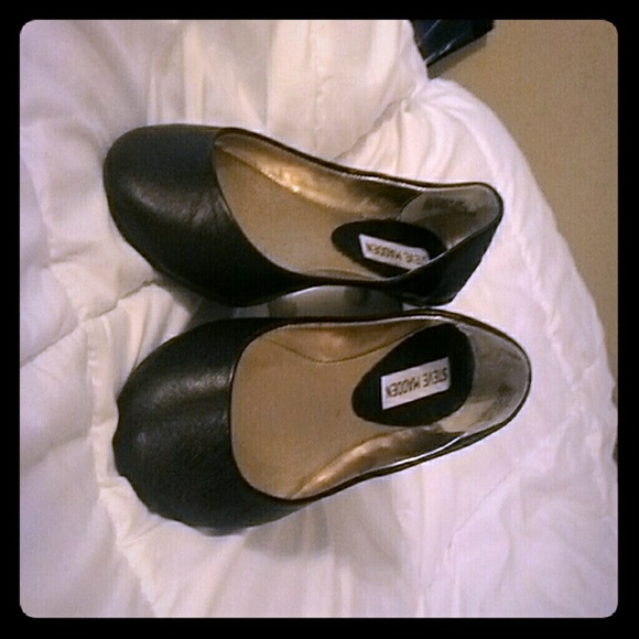 Only worn once Steve Madden black size 6 flats