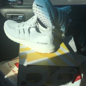 Adidas Triple White UltraBOOST