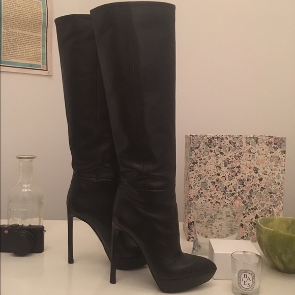 KURT GEIGER KNEE-HIGH LEATHER BOOT