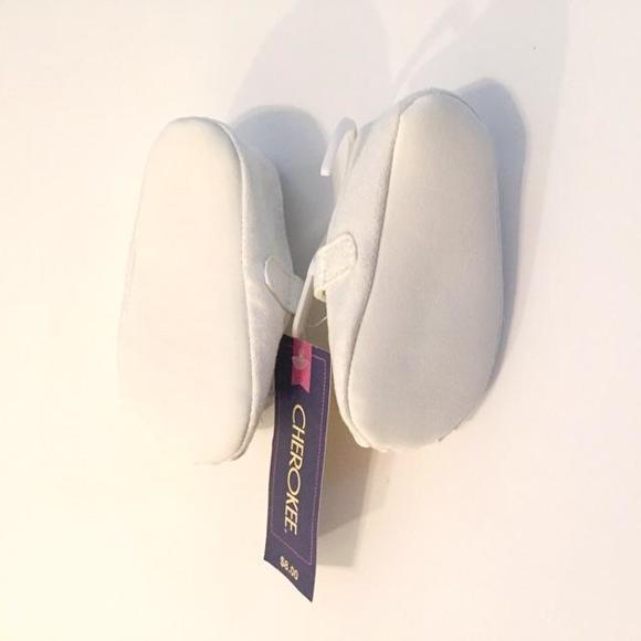 $5 with bundle - NWT Floral Shoes - Picture 2 of 3