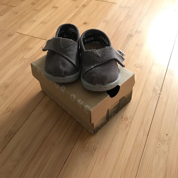 Tiny Toms Classic size 3