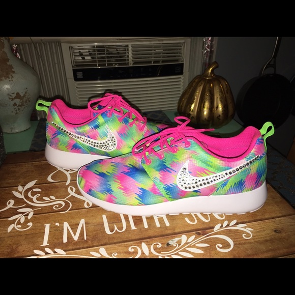 Nike Shoes - NWT NIKE ROSCHE SWAROVSKI WOMENS SNEAKERS SZ 7