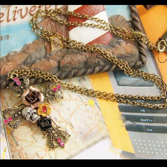 Skull Necklace - Picture 2 of 4