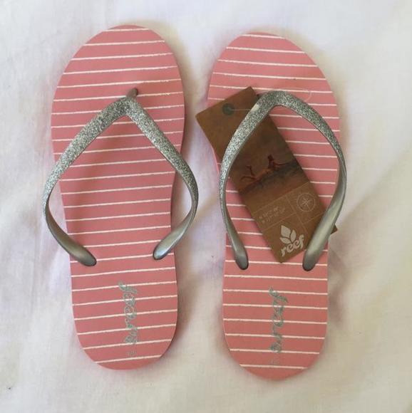 NWT Reef Striped Pink and White Flip Flops with Sparkly Silver Straps - Picture 1 of 2