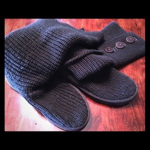 Black Ugg boots