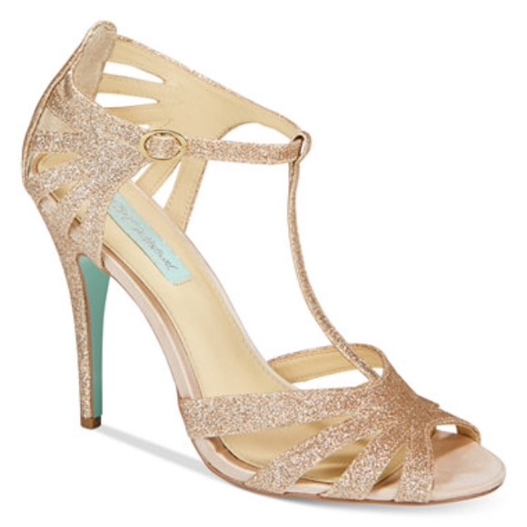 Betsey Johnson scarpe blu T Strap oro Glitter Heels Poshmark Betsey Johnson scarpe blu blu scarpe T Strap oro Glitter Heels Poshmark 91527c