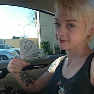 Meet your Posher, Kayla