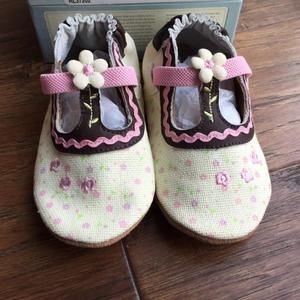 Robeez garden t strap soft sole sandals