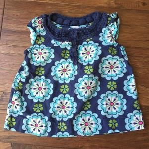 Gap top with knit details around the neckline. 6-12 months