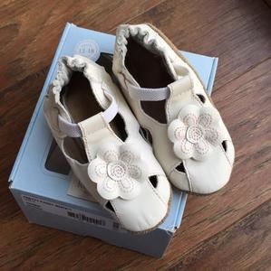 Ivory Robeez by Stride Rite, soft sole leather with flower detail.