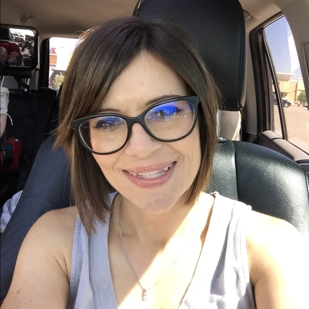 Meet your Posher, Dimitra