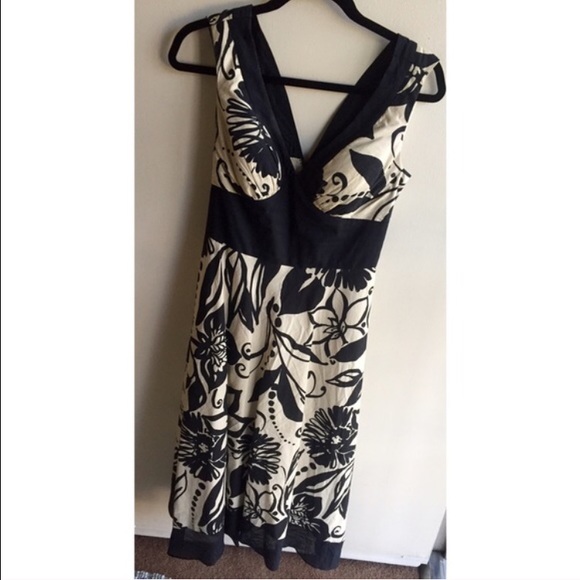 Beige and Black V-Neck Empire Waist Size 14