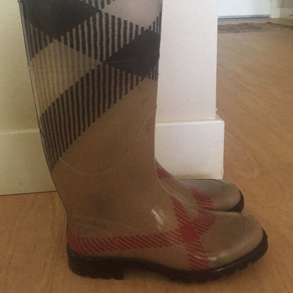 Burberry Rain boots - Picture 2 of 3
