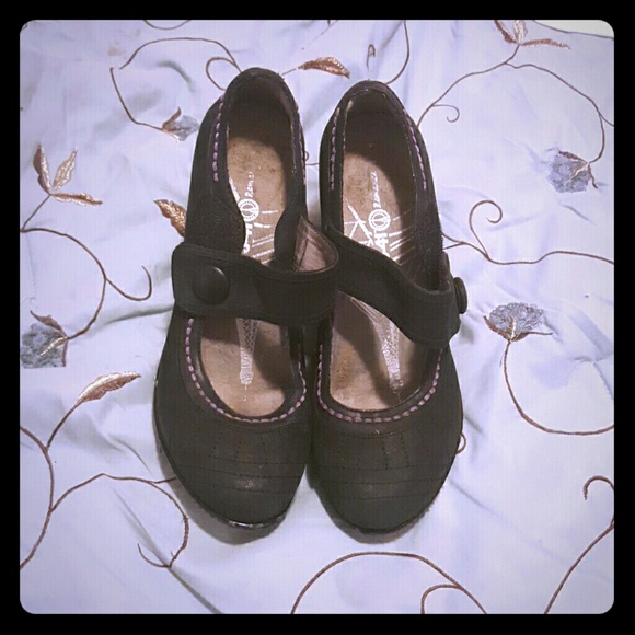 Jambu heels