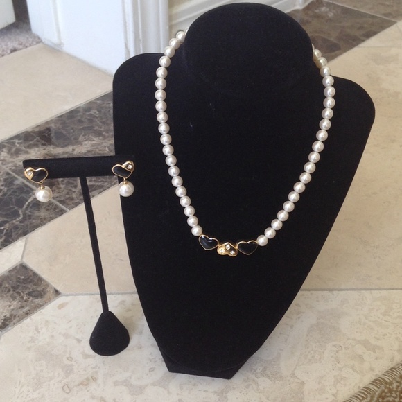 BRAND NEW NECKLACE WITH MATCHING EARRINGS