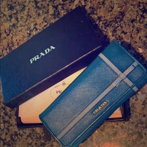 BRAND NEW NEVER USED Prada wallet. 100% authentic.