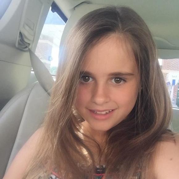 Caylin Elizabeth - Picture 3 of 4