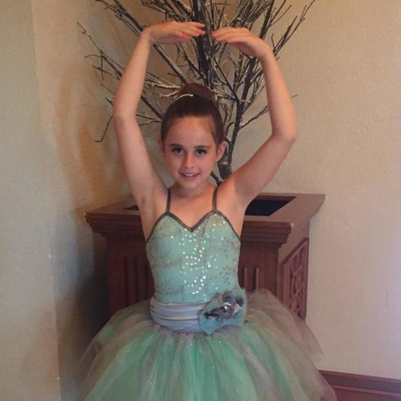 Caylin Elizabeth - Picture 4 of 4