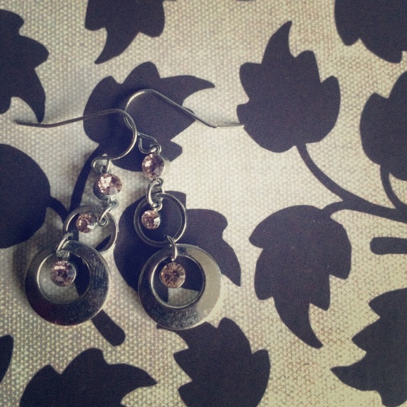 Old Navy Jewelry - Silver dangling Earrings