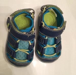 See Kai Run Lincoln water sandals in navy