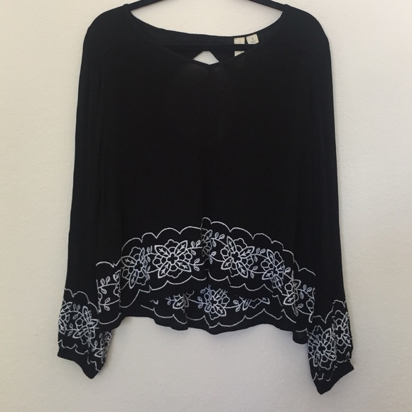 FLORAL EMBROIDERED TOP - Picture 3 of 4