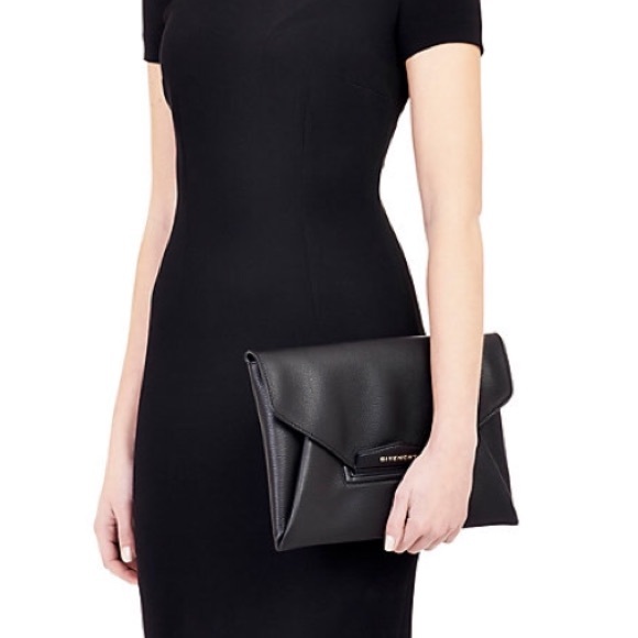 ❤️SOLD❤️ Givenchy 100% Authentic Antigona - Picture 2 of 4