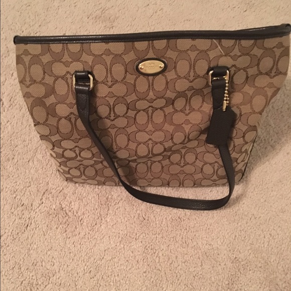 Coach Handbags - Excellent used condition coach bag