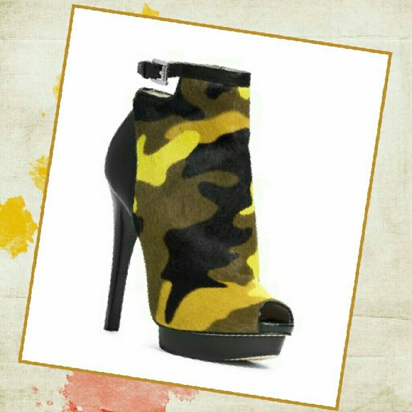 Michael Kors Shoes - Michael Kors Kendra Heels Camouflage