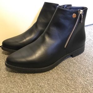 Pointed Toe Chelsea Boots