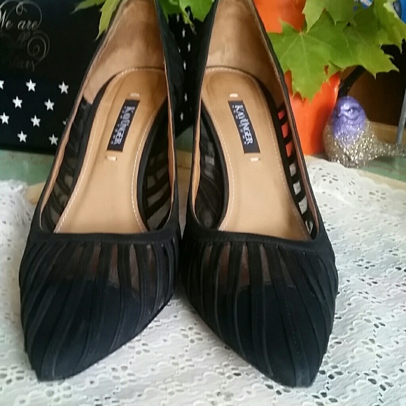 KAY UNGER "PREENA" LEATHER STRIPED BLACK PUMPS - Picture 2 of 4