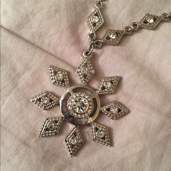Snowflake pendant necklace