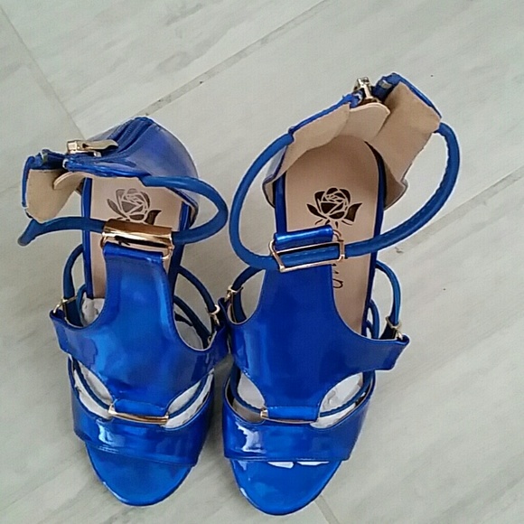 NWOB Wild Rose Shiny Neon Blue Stiletto Heels - Picture 2 of 4