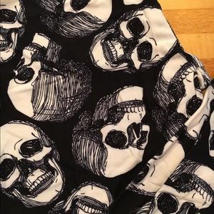 Lularoe Halloween Black Skulls OS