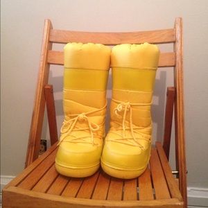 yellow moon boots