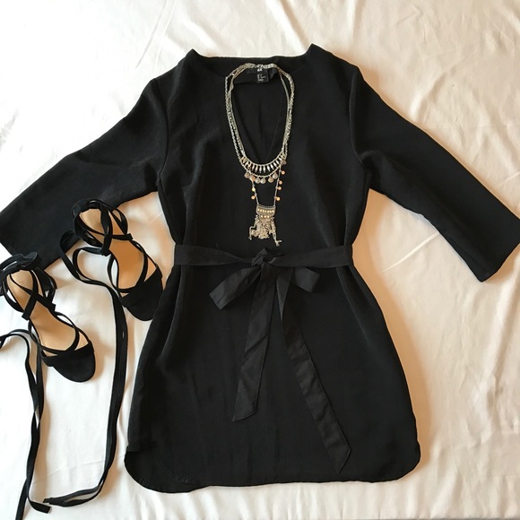 H&M Dresses & Skirts - H&M mini dress