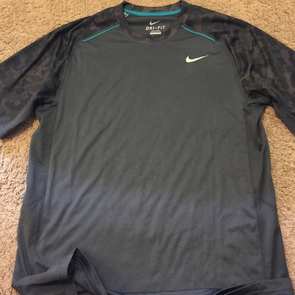 ⚡️⚡️⚡️ FLASH SALE⚡️⚡️⚡️Men's Nike dri-fit tee