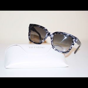 NEW VALENTINO BLACK GRAY ITALY V667S Silver Pearl