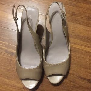 Nine West Size 10 Champagne Platform Heels