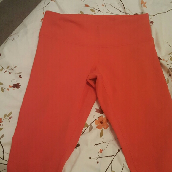 Lululemon crops sz8