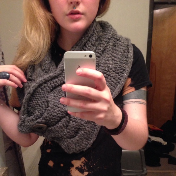 Wraparound Knit Neck Scarf - Picture 4 of 4