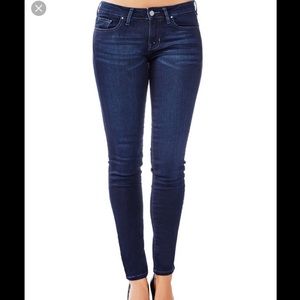 GUESS power curvy mid rise Jean