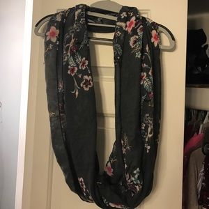 H&M infinity Bird pattern scarf