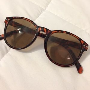 • Tortoiseshell Sunglasses •