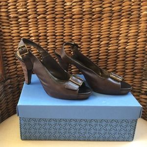 Vera Wang Brown leather heels