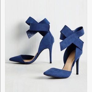 whats yours is divine heel in cerulean