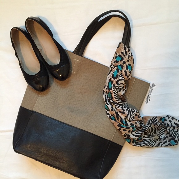 🐿Colorblock Tote Bag-In-Bag🐿 SOLD- PRIVATE SALE - Picture 3 of 4