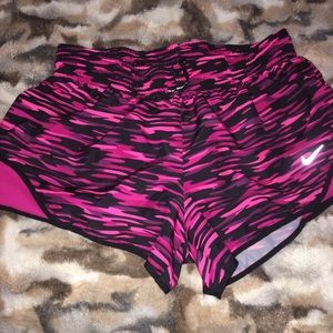 🍷Price Drop🍷Cute Nike women's short NWOT💕