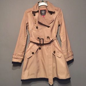 🔵LAST CHANCE🔵Vince Camuto belted trench coat